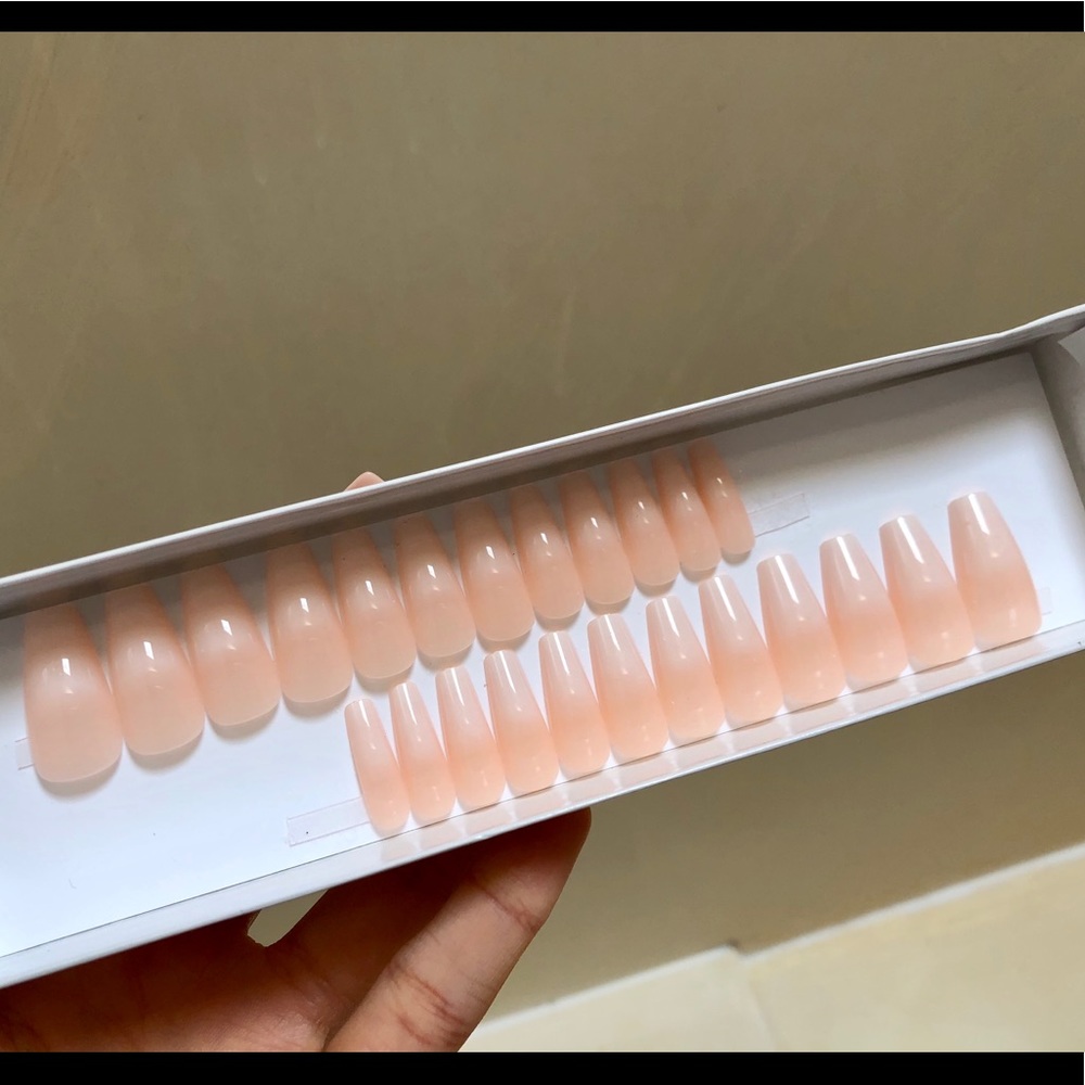 NEW press-on nails